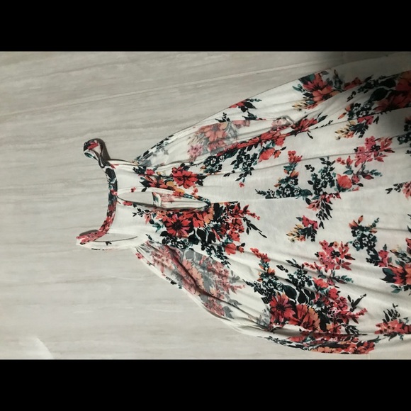 Two shirts , sleeve less - Picture 4 of 4